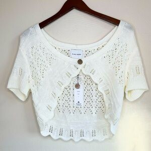 Pink rose white crochet crop